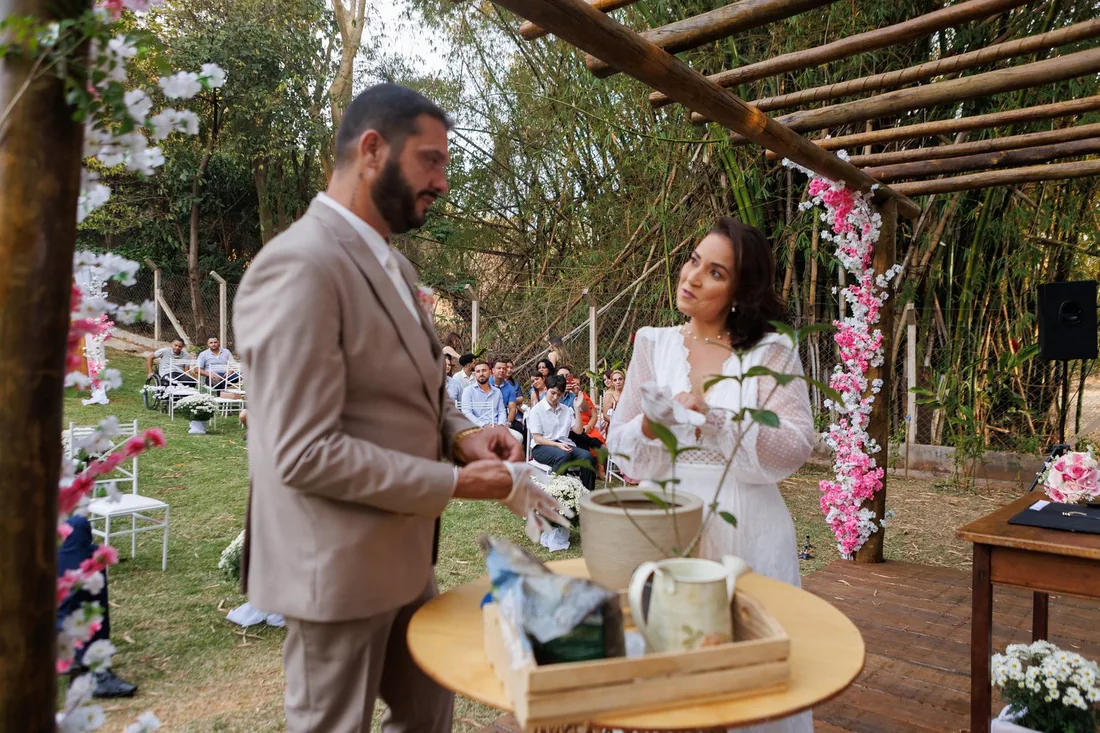 Ritual simbolico durante casamento